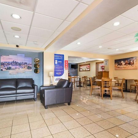 Econo Lodge Inn & Suites I-35 At Shawnee Mission Overland Park Exterior foto