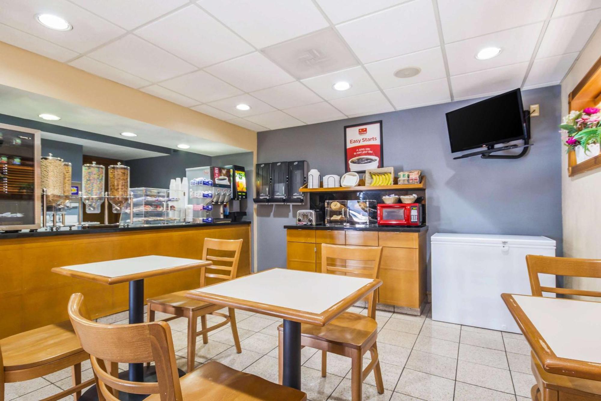 Econo Lodge Inn & Suites I-35 At Shawnee Mission Overland Park Exterior foto