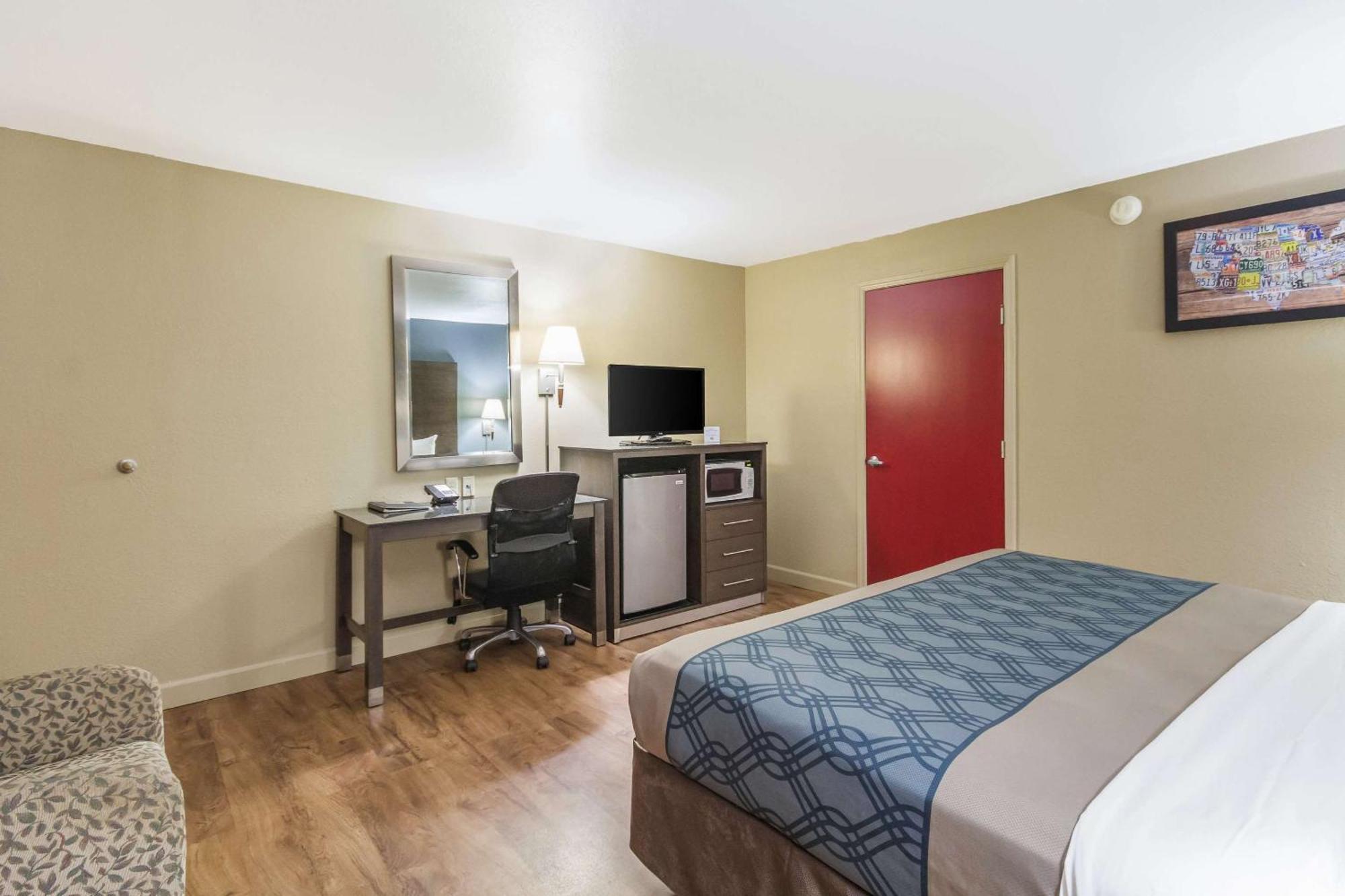 Econo Lodge Inn & Suites I-35 At Shawnee Mission Overland Park Exterior foto