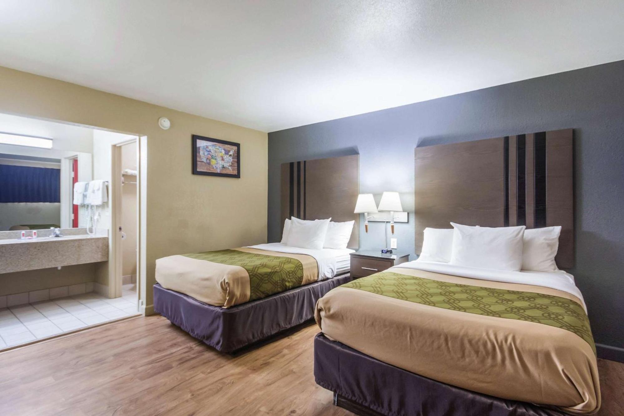 Econo Lodge Inn & Suites I-35 At Shawnee Mission Overland Park Exterior foto