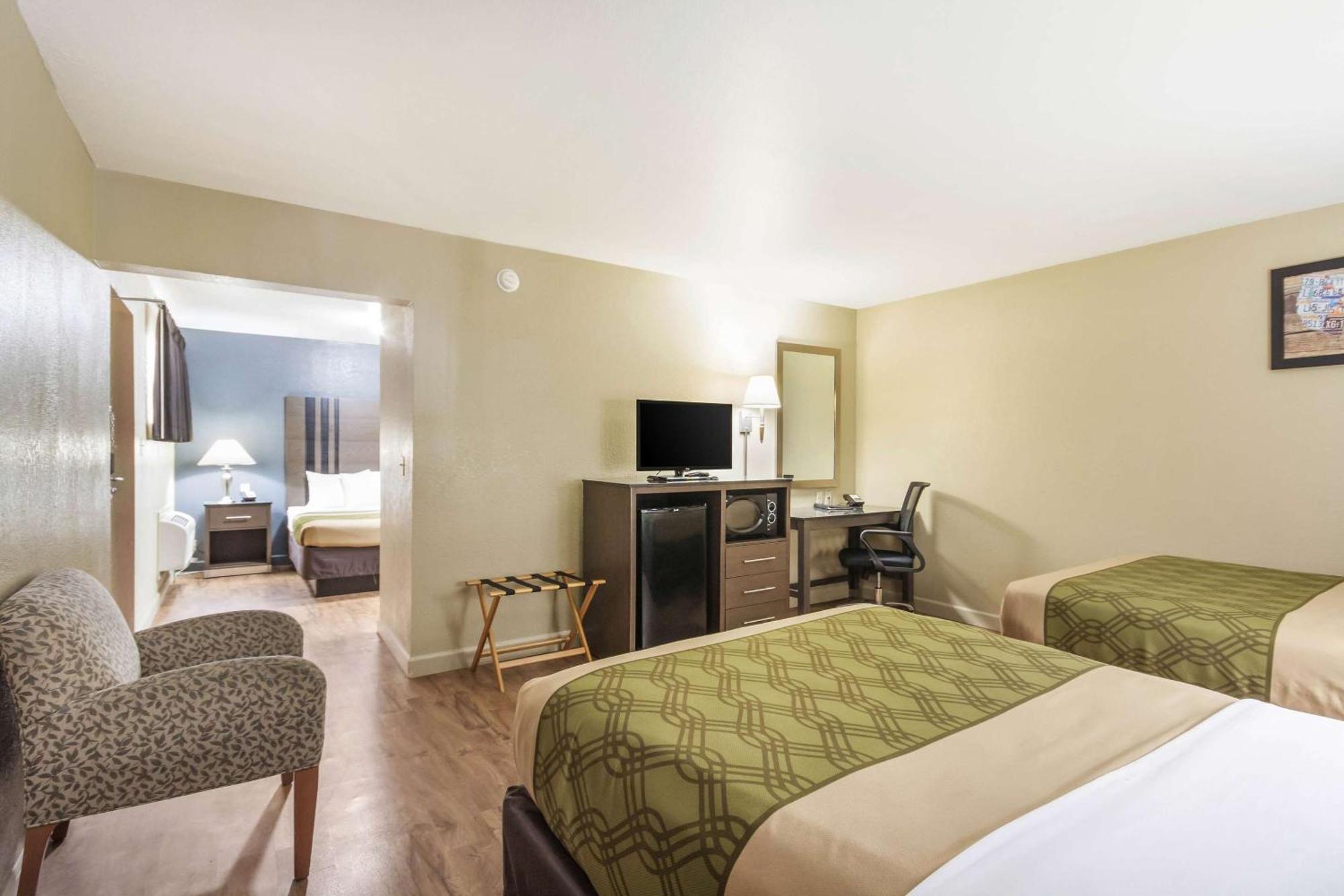 Econo Lodge Inn & Suites I-35 At Shawnee Mission Overland Park Exterior foto