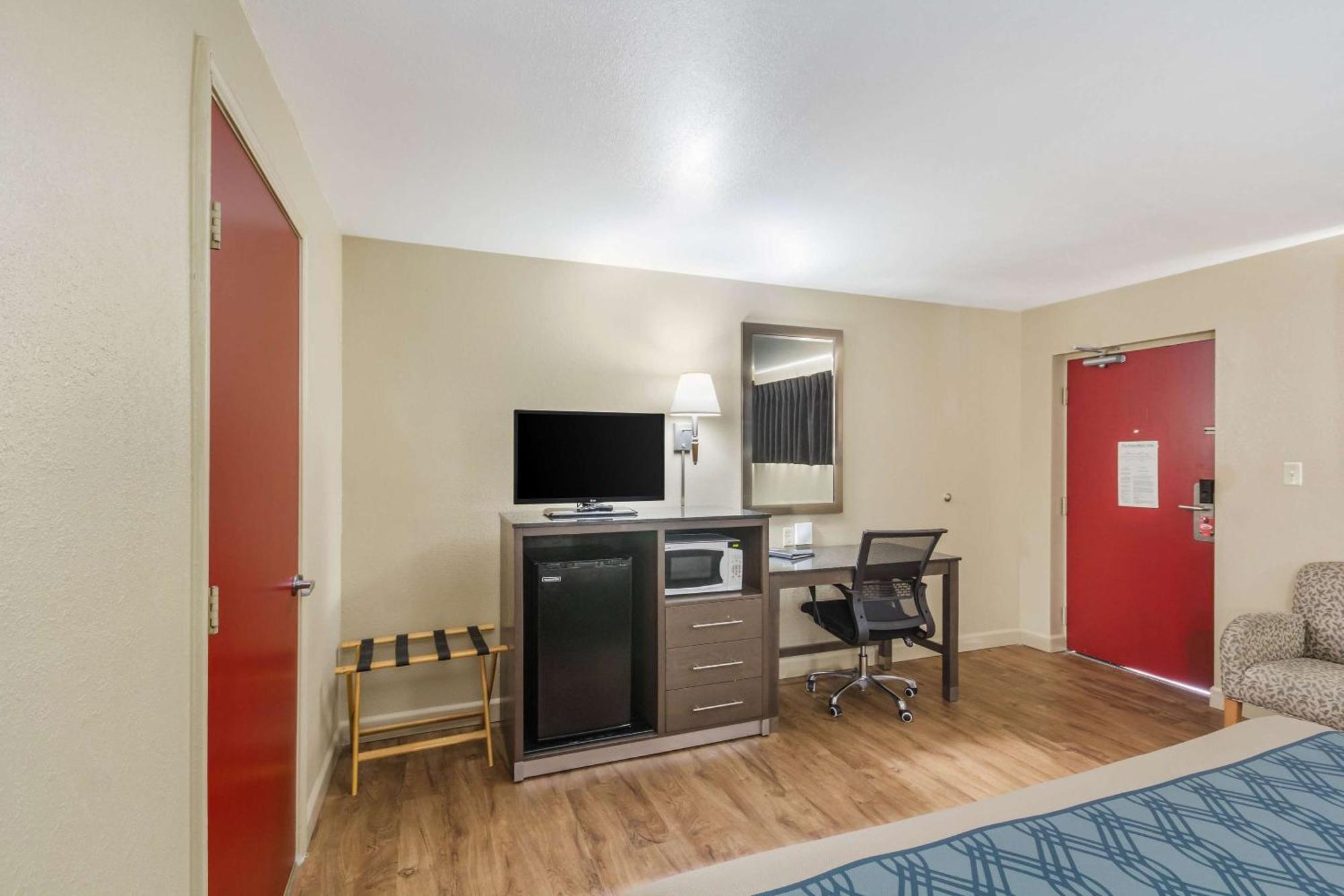 Econo Lodge Inn & Suites I-35 At Shawnee Mission Overland Park Exterior foto