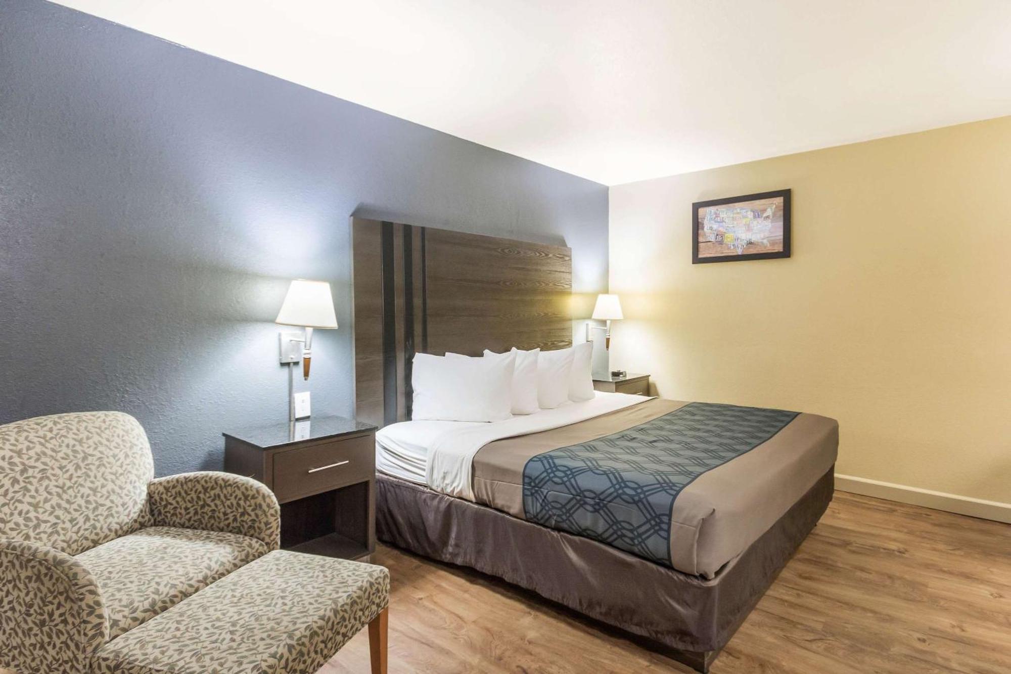 Econo Lodge Inn & Suites I-35 At Shawnee Mission Overland Park Exterior foto