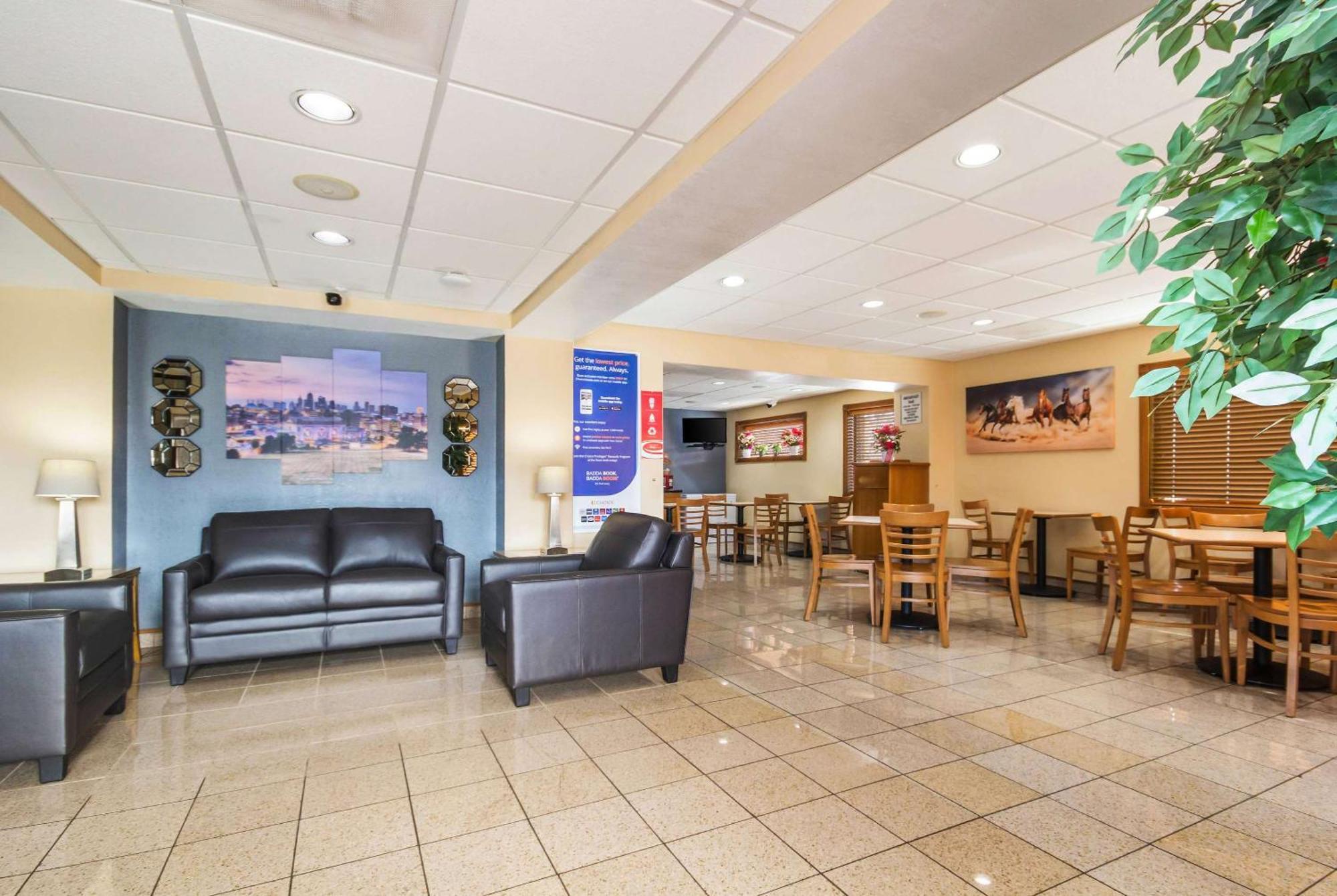 Econo Lodge Inn & Suites I-35 At Shawnee Mission Overland Park Exterior foto