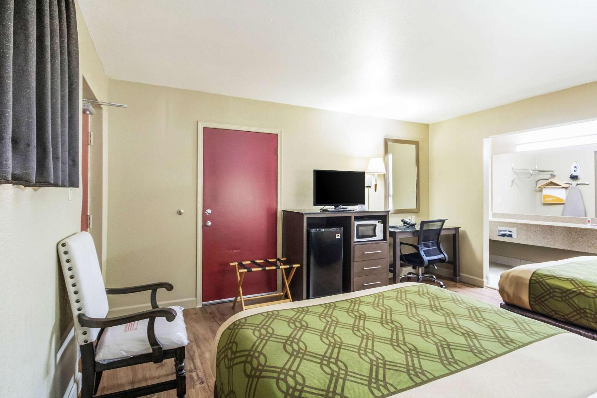 Econo Lodge Inn & Suites I-35 At Shawnee Mission Overland Park Exterior foto