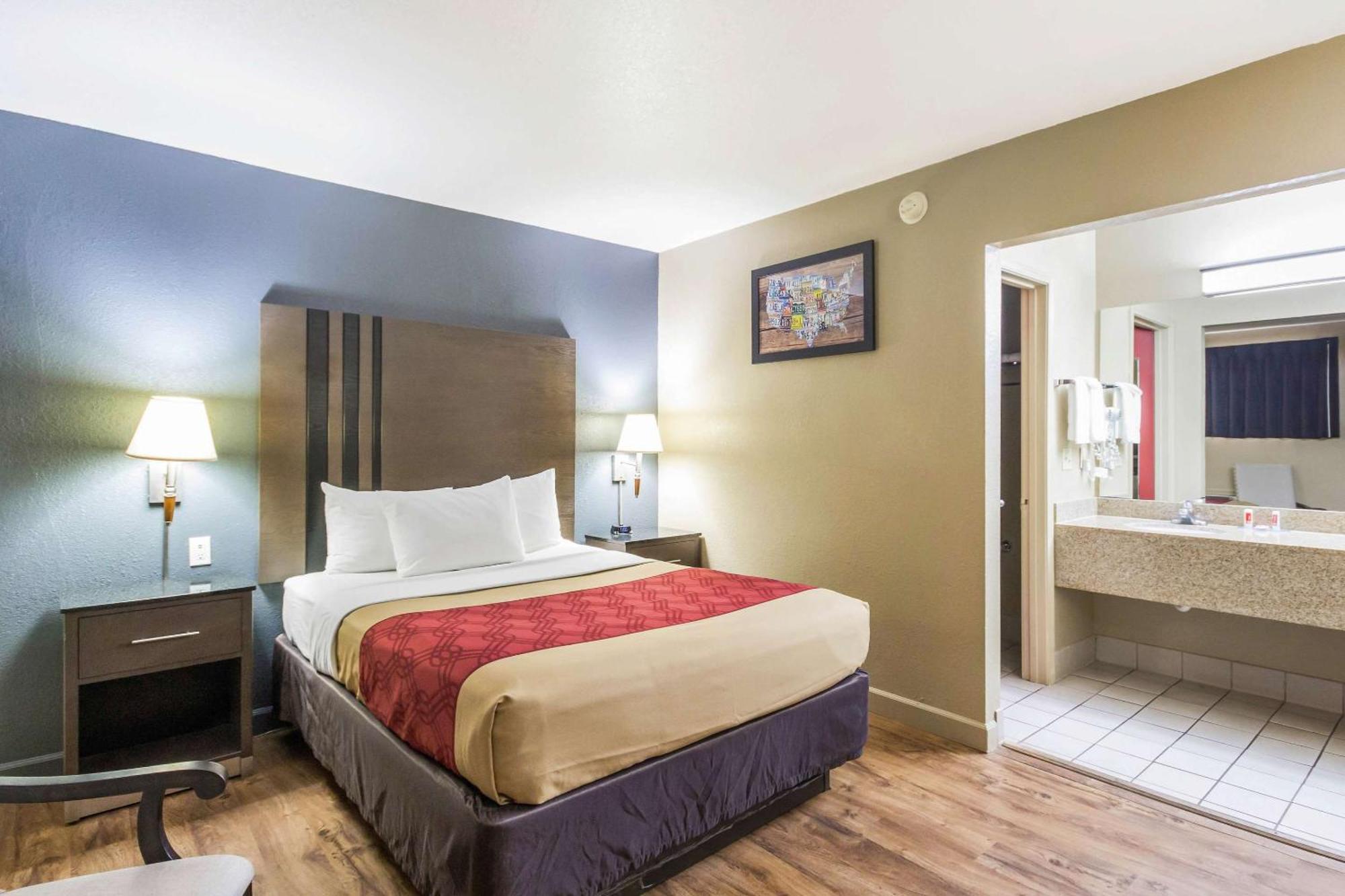 Econo Lodge Inn & Suites I-35 At Shawnee Mission Overland Park Exterior foto